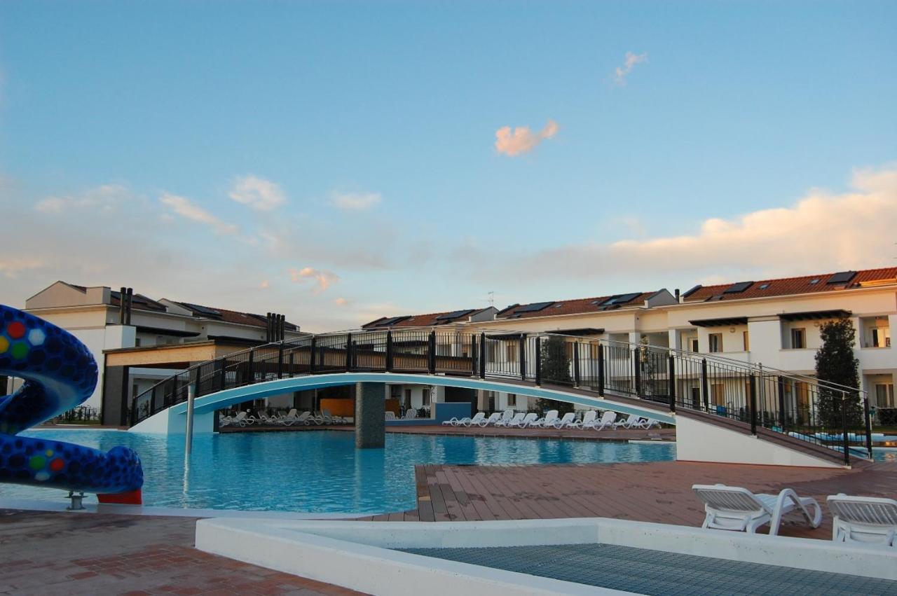Nice Apartment With Huge Swimming Pool And Solarium Bibione Exterior foto