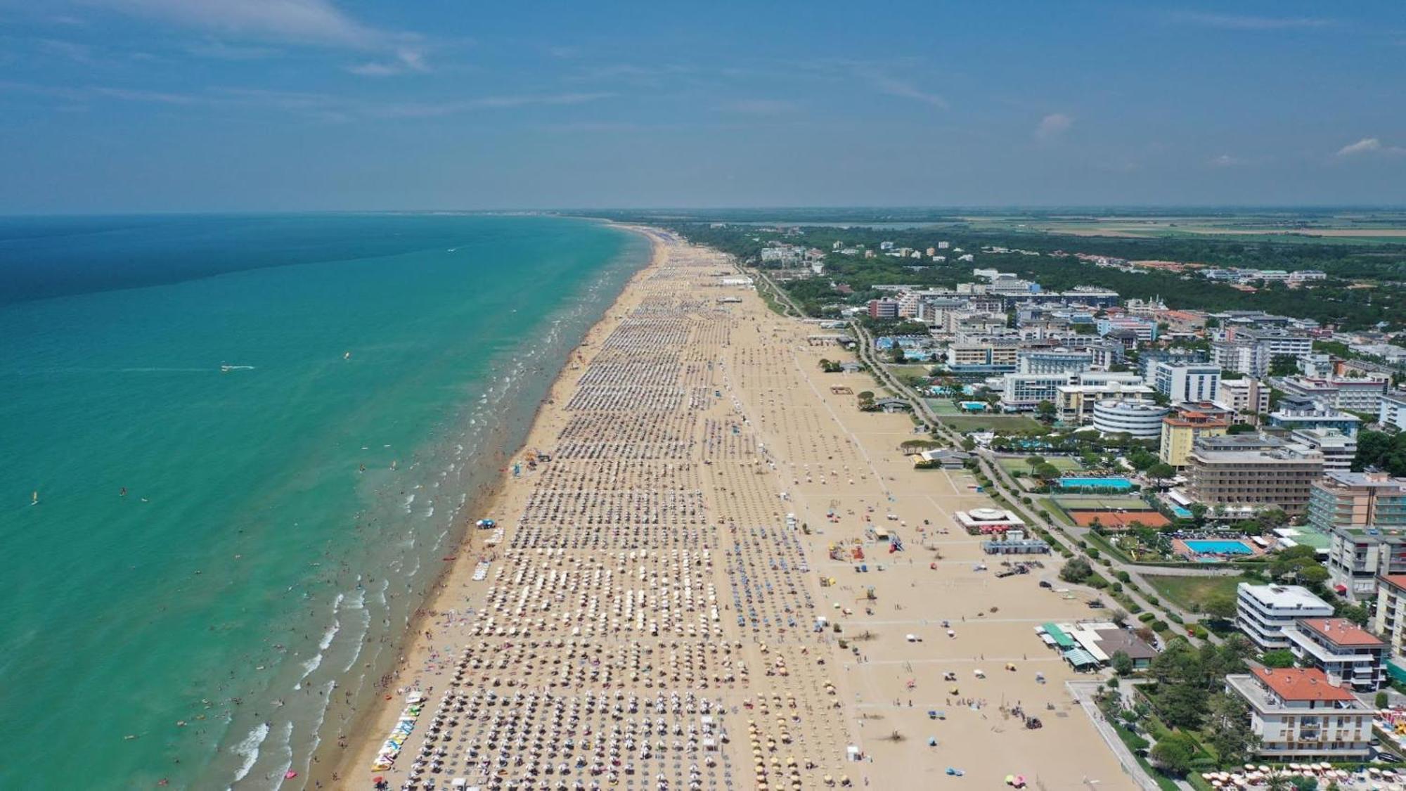 Nice Apartment With Huge Swimming Pool And Solarium Bibione Exterior foto